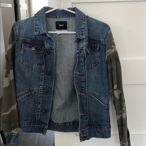 Camo sleeve jean jacket